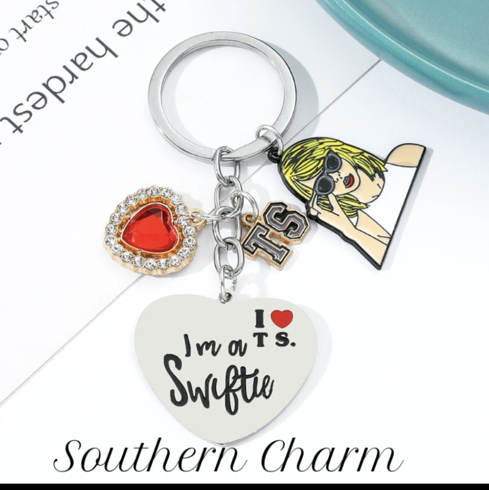 🆕 Adorable Taylor Swift Keychain